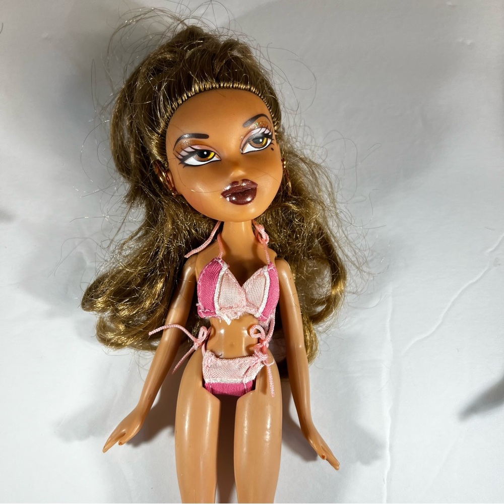 Bratz Dolls Lot of 4 with Extra Clothes and Accessories Y2K Fashion Dolls - Picture 4 of 7